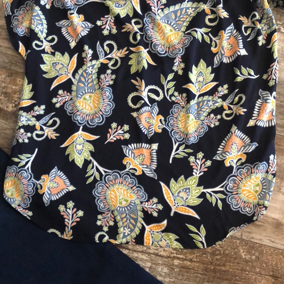 Loft CapSleeve Shirttail Shell - Picture 3 of 4